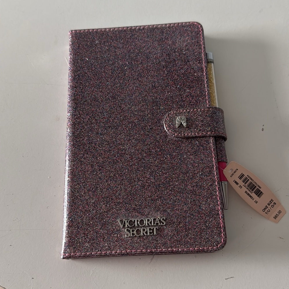 Victoria secret journal with pen. - Picture 4 of 4